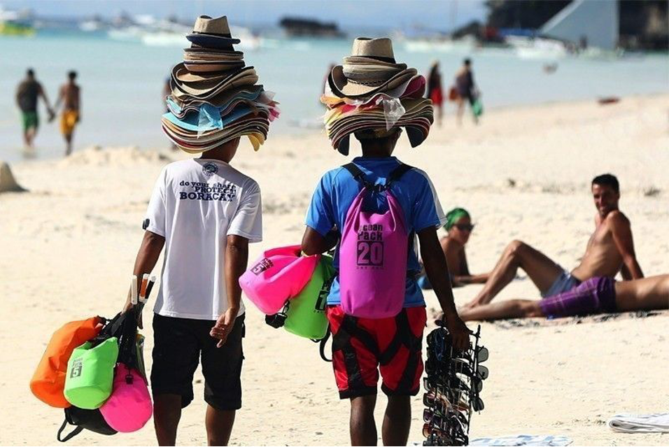 beach workers selling hats